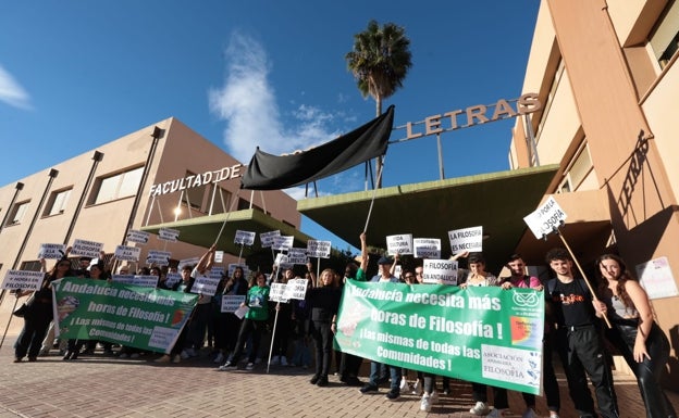 Profesores y estudiantes de Filosofía se unen para exigir más horas en Secundaria y Bachillerato