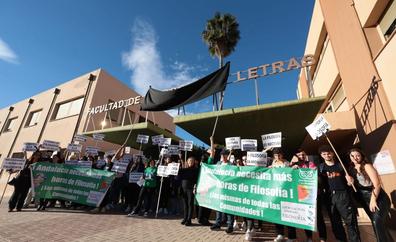 Profesores y estudiantes de Filosofía se unen para exigir más horas en Secundaria y Bachillerato
