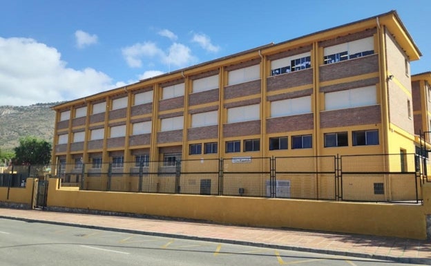 Cortan el agua de tres colegios de Alhaurín de la Torre tras detectarse la bacteria legionela en los grifos