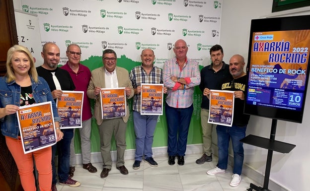 'Axarkía Rocking', el concierto benéfico a favor de Cruz Roja con cien músicos en Vélez-Málaga