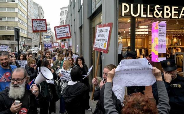 Huelga en las tiendas de Inditex en Galicia en pleno Black Friday: «Trabajo en Pull, salario de ful»