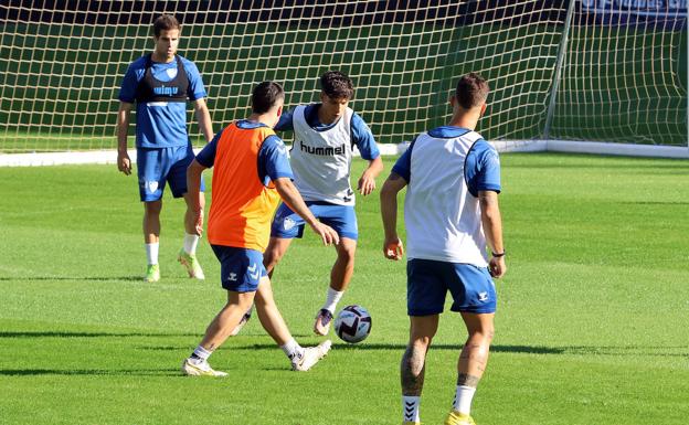 El Málaga retoma el trabajo sin Luis Muñoz para preparar el partido clave contra la Ponferradina