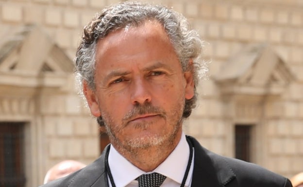 Pablo Sánchez: «El deterioro del manto de la Virgen de la Soledad nos obliga a realizar uno nuevo»