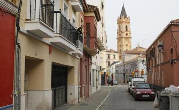 Patean a una mujer embarazada y apuñalan a su madre por la espalda al salir en su defensa en La Trinidad