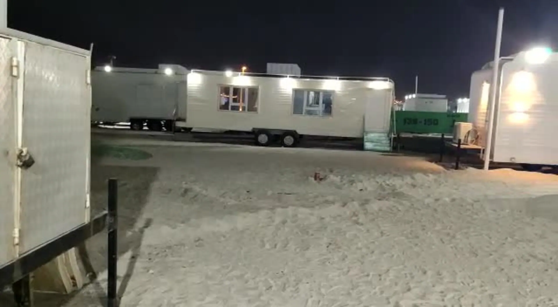 Cientos de aficionados duermen en ‘Caravan City’, una ciudad de caravanas instalada en un erial de Doha