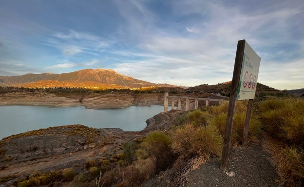 El embalse de La Viñuela iguala su mínimo histórico de hace 14 años: al 9,2%, con 15,2 hectómetros