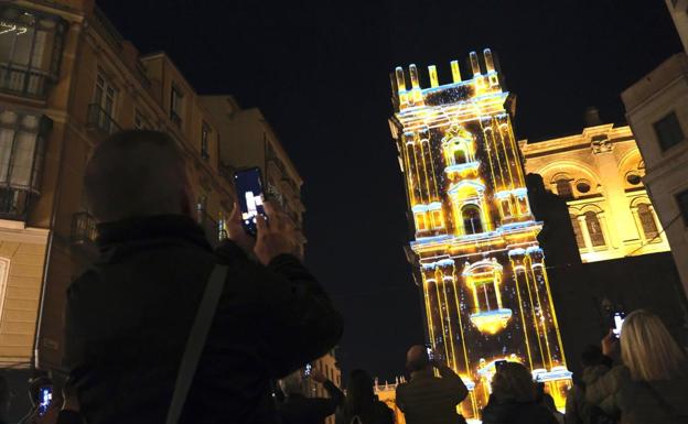 Catedral de Málaga: Un carrusel navideño en el videomapping