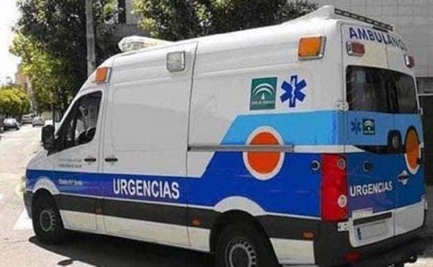 Ingresado con pronóstico grave un trabajador de 30 años tras caer en altura en una nave de Marbella