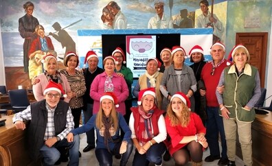 La asociación Asalbez celebra un mercadillo navideño en Rincón de la Victoria