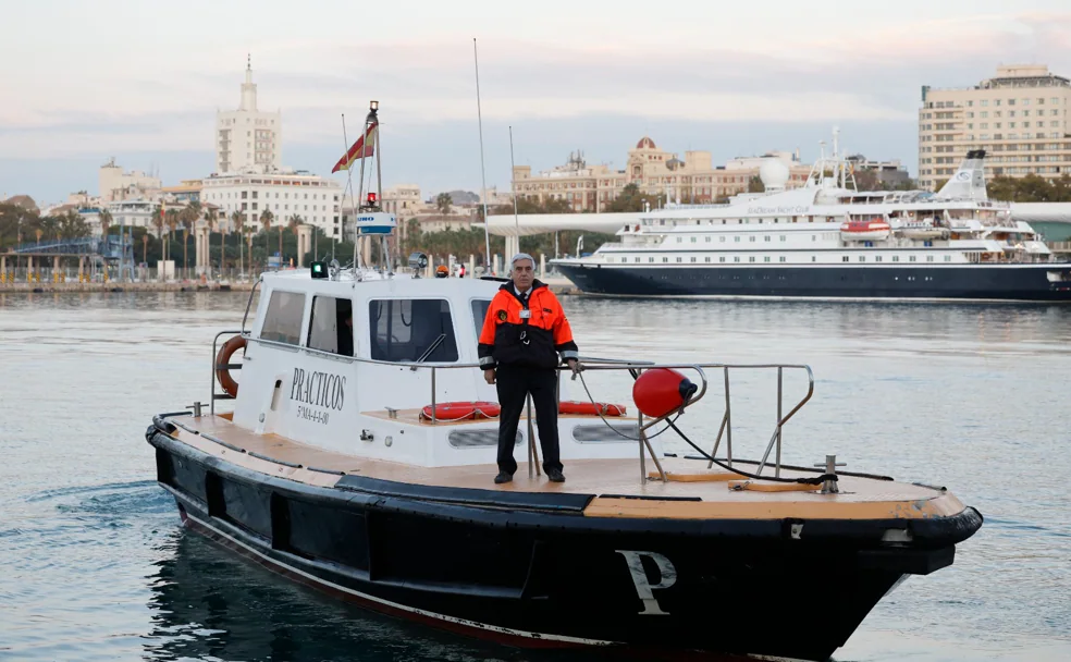 Práctico en el puerto de Málaga: maniobrar con cargueros y megacruceros
