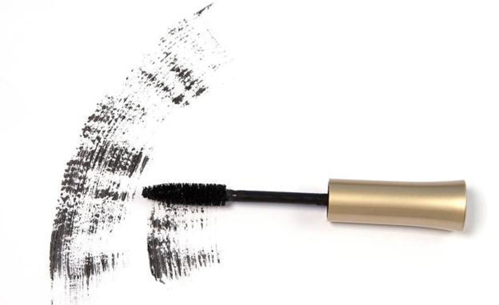 La OCU alerta de sustancias peligrosas en tres populares máscaras de pestañas de Mercadona, Maxfactor y Chanel