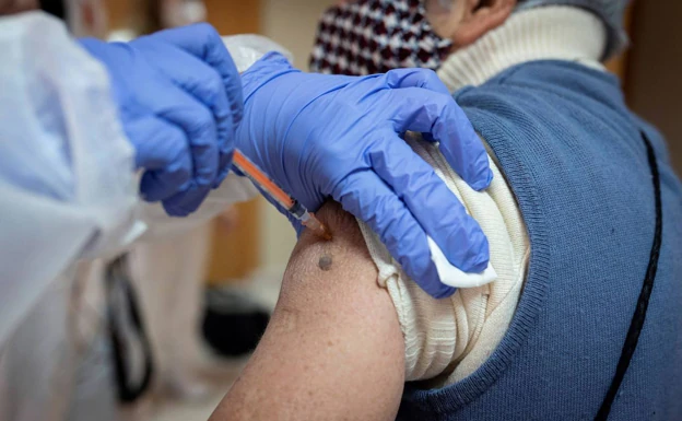 Málaga está a la cola de Andalucía en vacunación de gripe en mayores de 65 años y en niños
