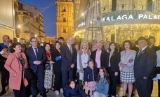 El Club de Leones Málaga vuelve a plantar su Árbol de la Ilusión junto al hotel Málaga Palacio