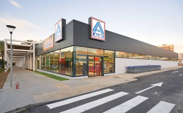 Aldi crece en Torremolinos con la apertura de un supermercado en La Carihuela