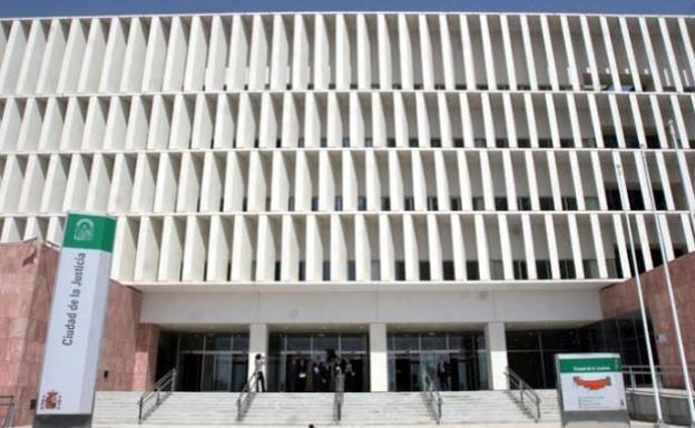 Acusan a un hombre de violar a su hija de los 4 a los 15 años