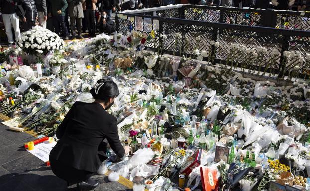 Corea del Sur emite órdenes de arresto contra cuatro policías por la tragedia de Halloween