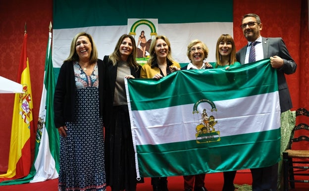 Carolina España agradece la contribución de los mayores a la autonomía andaluza