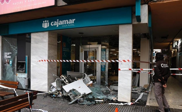 Revientan con explosivos el cajero de una sucursal bancaria en la barriada de El Palo en Málaga