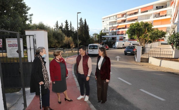 Nuevo acerado y reordenación de los aparcamientos en la urbanización El Palomar de Marbella