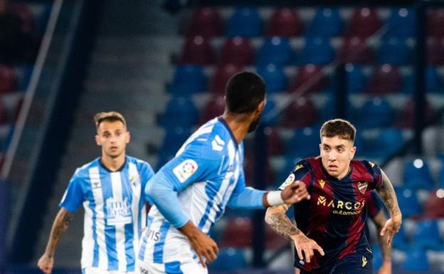 Iborra doblega a un Málaga que no sale del pozo