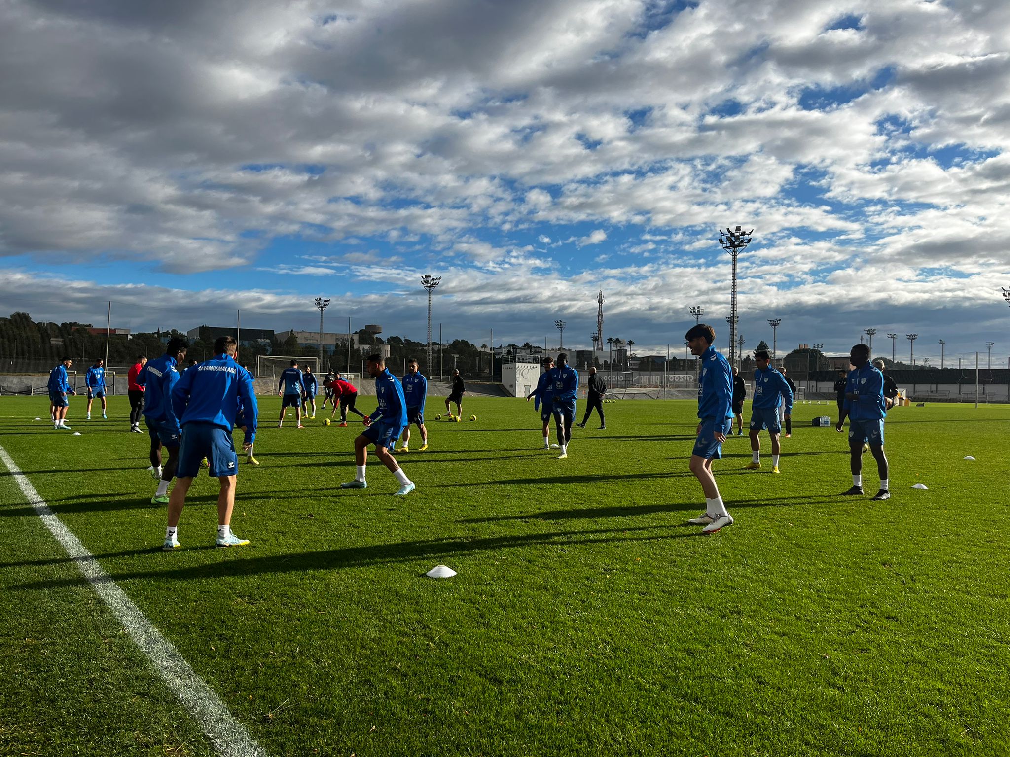 El Málaga se activa en la ciudad deportiva del Valencia horas antes de medirse al Levante