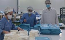 Una fábrica de Málaga produce el material para casi un millón de operaciones cada año