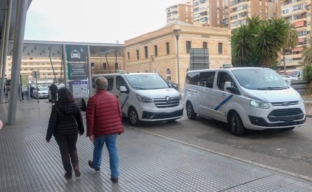 Seria advertencia de Málaga a los taxis de 9 plazas para que den prioridad a personas discapacitadas