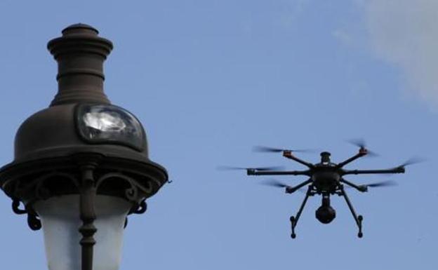 Desarrollan un sistema «inteligente» que controla drones para garantizar llamadas en zonas sin cobertura telefónica