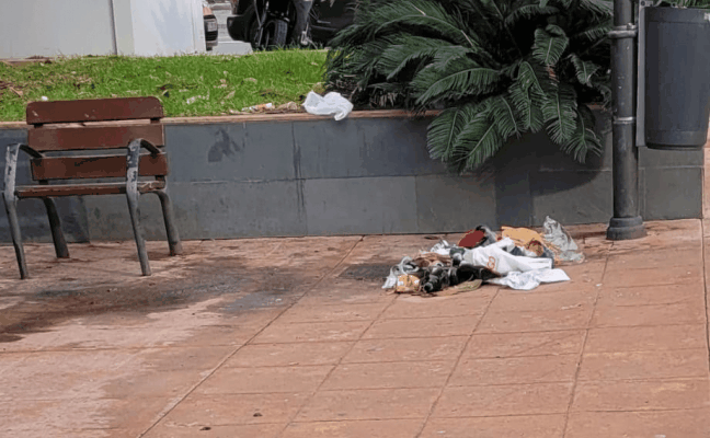 La plaza Enrique Navarro continúa en estado lamentable