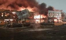 Un muerto en un incendio que ha arrasado un centro comercial cerca de Moscú
