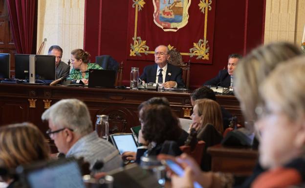 Málaga aprueba los 976 millones del presupuesto, pero Cs argumenta que no serían sus cuentas de gobernar en solitario
