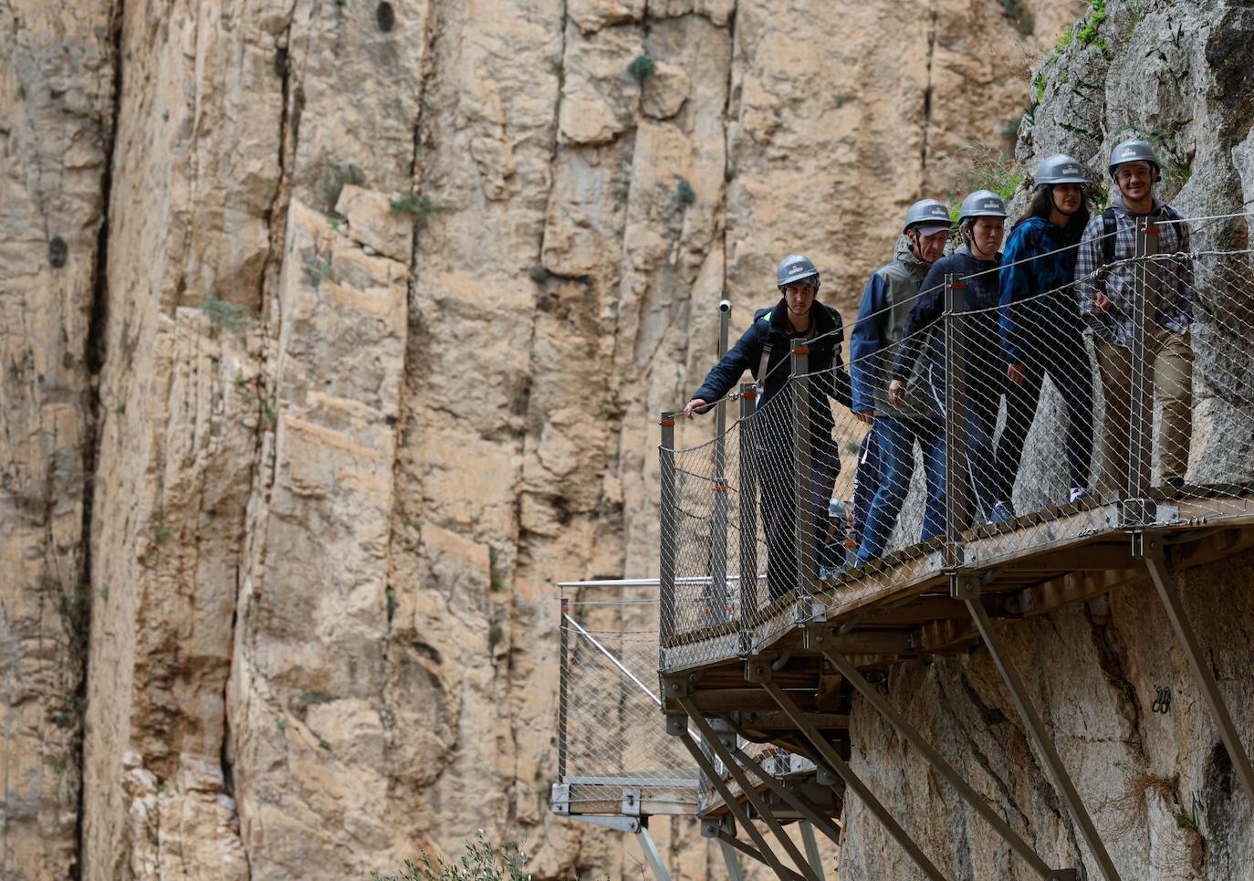 El Caminito del Rey de Málaga reabre con un recorrido circular que evita el tramo dañado