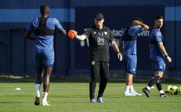 Pepe Mel llama a los fichajes pretendidos del Málaga para convencerles