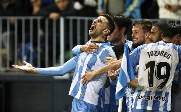 El Málaga al fin brilla como equipo