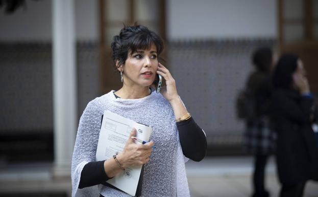 Teresa Rodríguez renuncia a su escaño en el Parlamento de Andalucía y volverá a su plaza de profesora