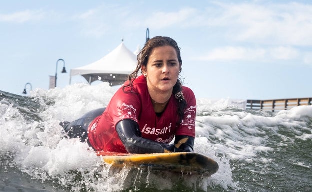Sarah Almagro, en la élite del surf mundial un año tras otro