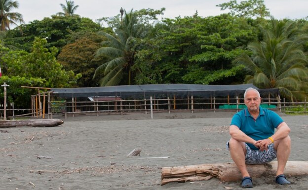 Joaquín Martínez, el voluntario de Torre del Mar que salvó a mil tortugas en Costa Rica