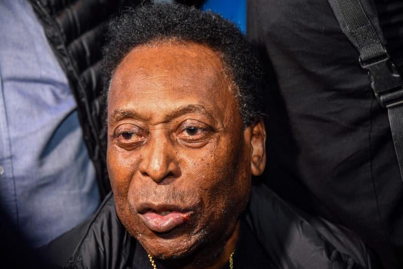La hija de Pelé comparte foto junto a su padre en el hospital: «Una noche más juntos»