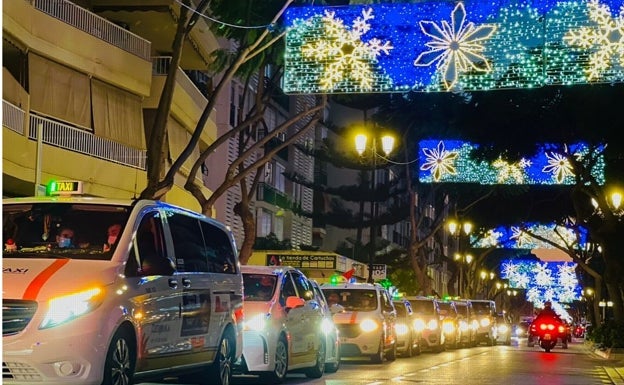 'Taxi Luz' lleva la Navidad a mayores con movilidad reducida en Fuengirola