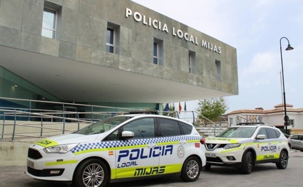 Rescatan a una mujer impedida tras sufrir una caída en su casa en Mijas