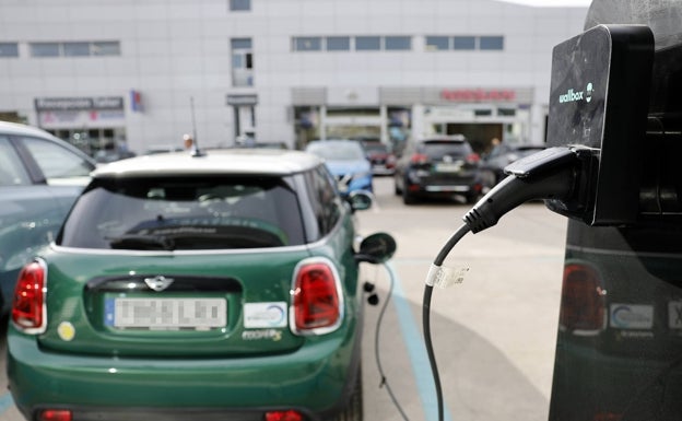 La venta de coches eléctricos en Málaga no termina de arrancar