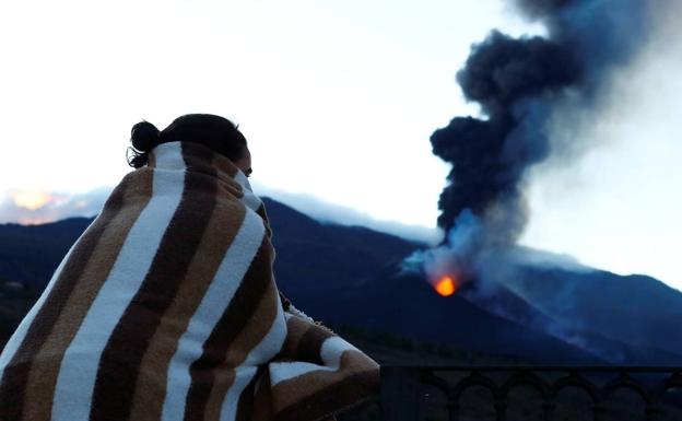 El Gobierno prorroga los beneficios fiscales, ERTE y ayudas para los afectados por la erupción en La Palma