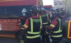 Evacuado al hospital un hombre de 70 años afectado por humo en el incendio de su casa en Benalmádena