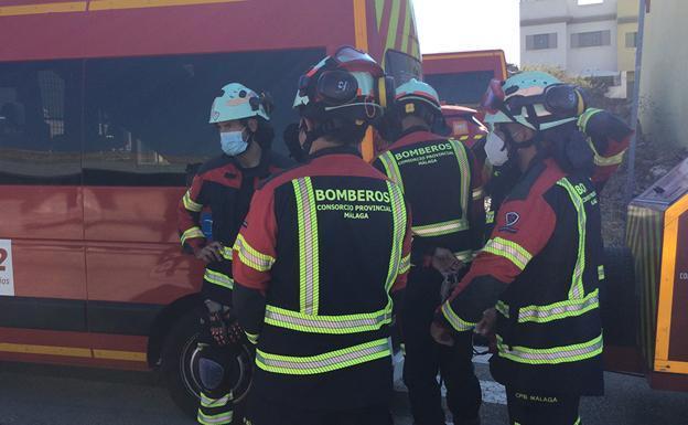 Evacuado al hospital un hombre de 70 años afectado por humo en el incendio de su casa en Benalmádena