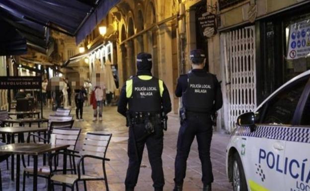 Detenido por agredir a su pareja en plena calle en Torre del Mar