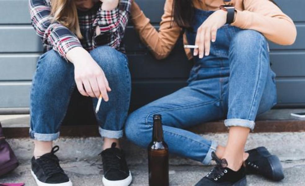 Cae el consumo intensivo de alcohol y los botellones, mientras la edad de inicio se mantiene en los 16