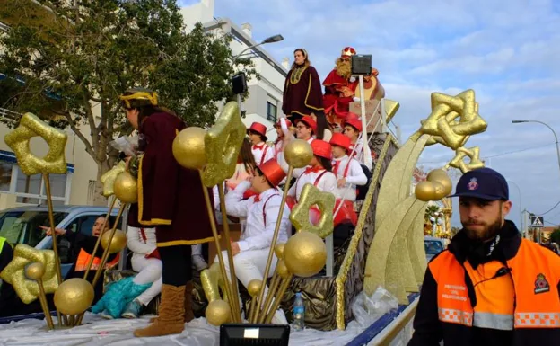 Rincón de la Victoria celebra la Cabalgata de los Reyes Magos más social de su historia