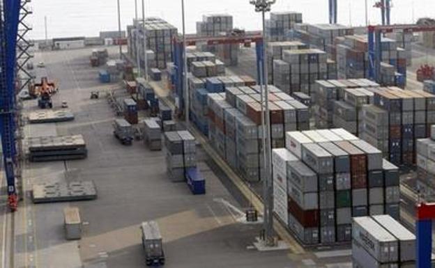 Tres buques mueven 50.000 toneladas de graneles en el puerto de Málaga la primera semana del año