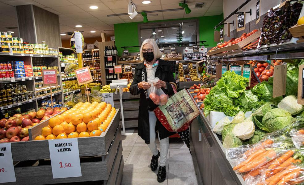 Los supermercados esquivan aplicar en los precios toda la rebaja del IVA