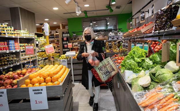 Los supermercados esquivan aplicar en los precios toda la rebaja del IVA